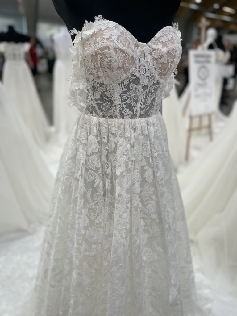 krajkove-saty-pro-nevestu